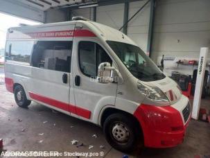 Fourgon avec parois et toit rigide Fiat Ducato