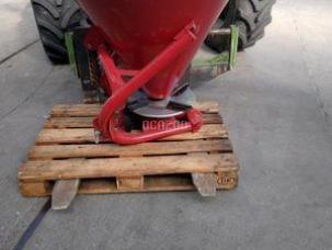 Distributeur d'engrais nc COSMA 300