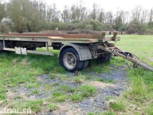 Fourgon bâché avec parois rigides nc