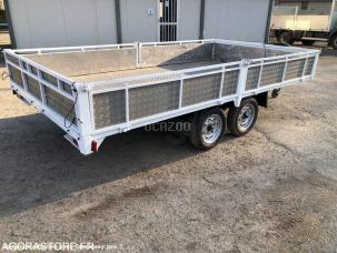 Fourgon bâché avec parois rigides nc