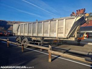 Fourgon bâché avec parois rigides nc