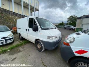 Fourgon avec parois et toit rigide nc