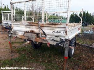 Fourgon bâché avec parois rigides nc