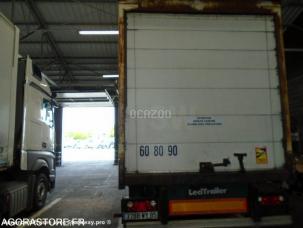 Fourgon bâché avec parois rigides nc