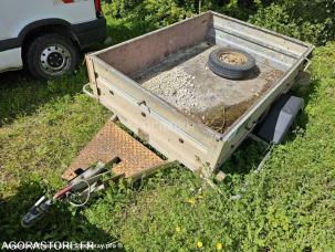 Fourgon bâché avec parois rigides nc