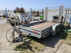 Fourgon bâché avec parois rigides nc
