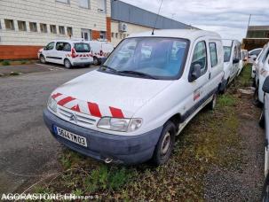 Fourgon avec parois et toit rigide nc