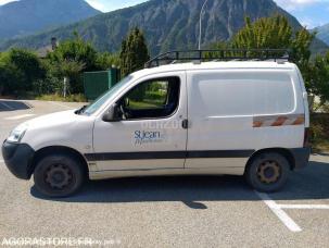 Fourgon avec parois et toit rigide nc