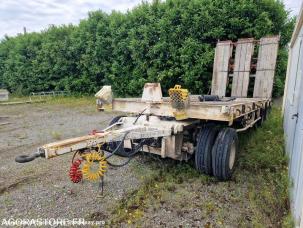 Fourgon bâché avec parois rigides nc