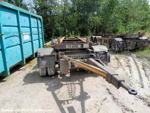 Fourgon bâché avec parois rigides nc