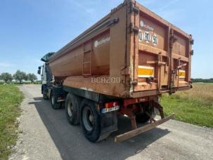 Fourgon bâché avec parois rigides nc