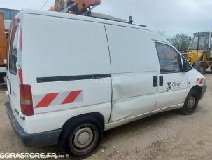 Fourgon avec parois et toit rigide nc