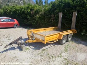 Fourgon bâché avec parois rigides nc