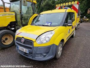 Fourgon avec parois et toit rigide Fiat DOBLO