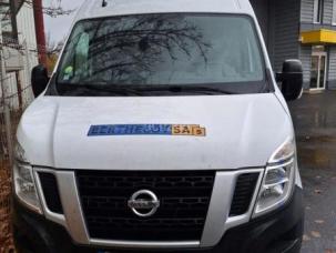 Fourgon avec parois et toit rigide Nissan NV400
