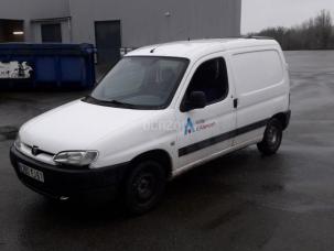 Fourgon avec parois et toit rigide Peugeot Partner