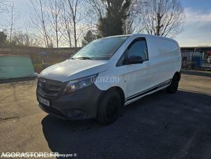 Fourgon avec parois et toit rigide Mercedes 114