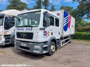 Fourgon avec parois et toit rigide MAN 15.250