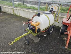 Pulvérisateur traîné Cornu            