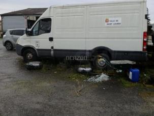 Fourgon avec parois et toit rigide Iveco 35S14