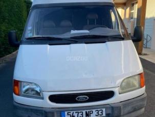 Fourgon avec parois et toit rigide Ford Transit