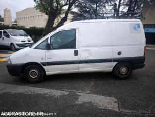 Fourgon avec parois et toit rigide Citroën Jumpy