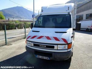 Fourgon avec parois et toit rigide Iveco 35C11
