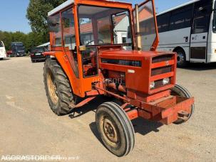 Tracteur agricole Renault 421