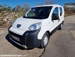 Fourgon avec parois et toit rigide Peugeot Bipper