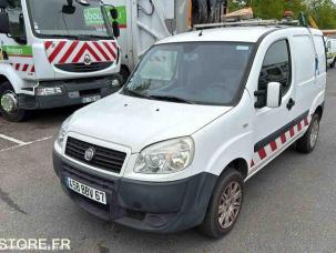 Fourgon avec parois et toit rigide Fiat DOBLO