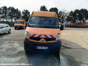 Fourgon avec parois et toit rigide Renault Master