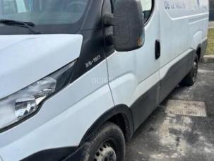 Fourgon avec parois et toit rigide Iveco Daily