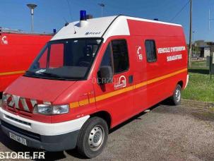 Fourgon avec parois et toit rigide Peugeot Boxer