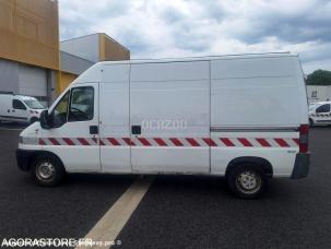 Fourgon avec parois et toit rigide Fiat Ducato