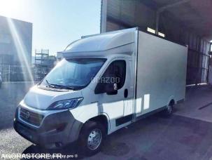 Fourgon avec parois et toit rigide Fiat Ducato