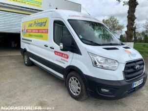 Fourgon avec parois et toit rigide Ford Transit