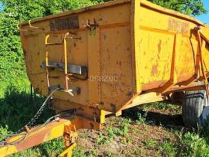 Fourgon bâché avec parois rigides nc