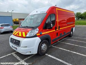 Fourgon avec parois et toit rigide Fiat Ducato
