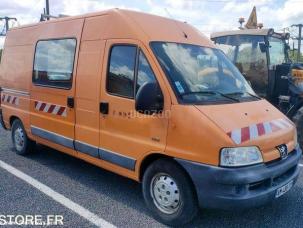Fourgon avec parois et toit rigide Peugeot Boxer