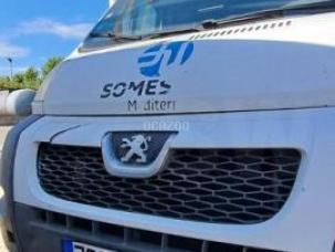 Fourgon avec parois et toit rigide Peugeot Boxer