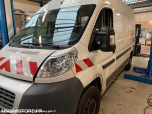 Fourgon avec parois et toit rigide Fiat Ducato