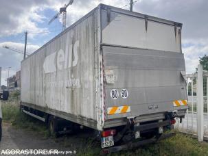Fourgon avec parois et toit rigide Renault Midlum