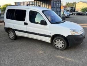 Fourgon avec parois et toit rigide Peugeot Partner