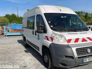 Fourgon avec parois et toit rigide Fiat Ducato