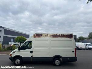 Fourgon avec parois et toit rigide Iveco Daily