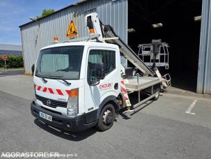 Fourgon avec parois et toit rigide Nissan Cabstar