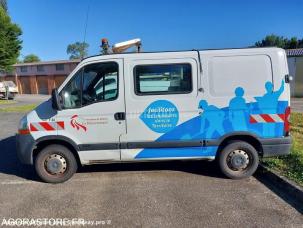 Fourgon avec parois et toit rigide Renault Master
