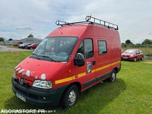 Fourgon avec parois et toit rigide Peugeot Boxer