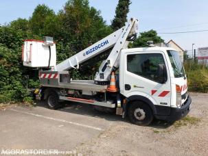 Benne basculante de chantier et de TP Nissan Cabstar