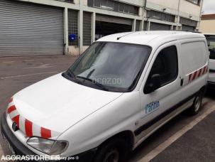 Fourgon avec parois et toit rigide Peugeot Partner